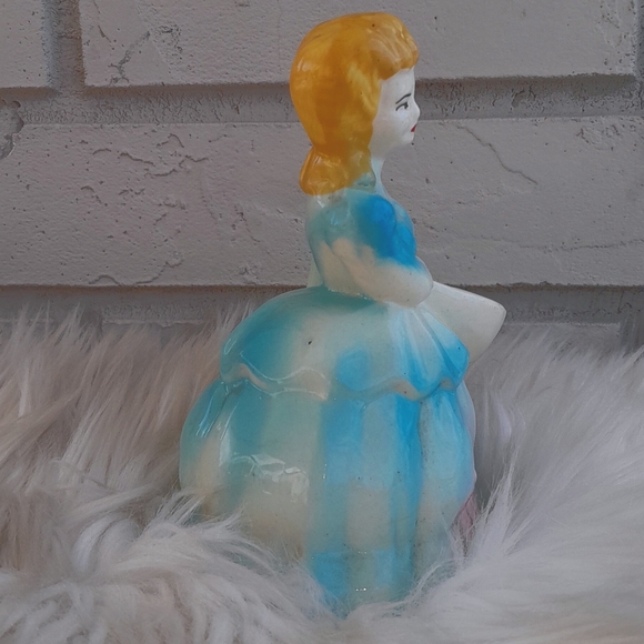 Vintage - MCM Victorian Porcelain Plant Figurine - Picture 7 of 11